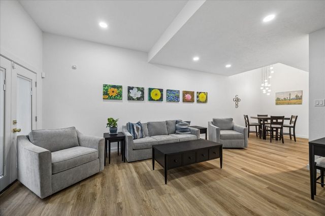 7350 Kirby Drive 21, Houston, TX 77030