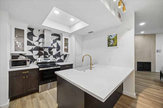 7350 Kirby Drive 21, Houston, TX 77030