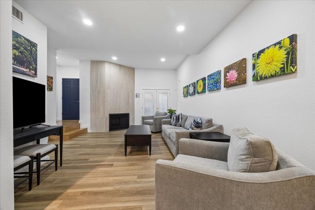 7350 Kirby Drive 21, Houston, TX 77030
