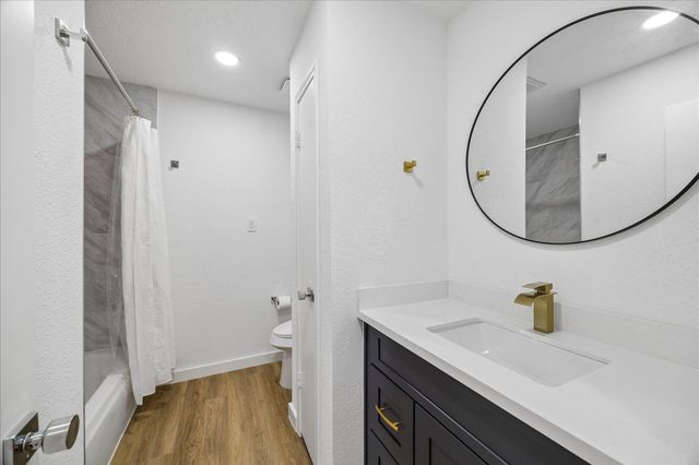 7350 Kirby Drive 21, Houston, TX 77030