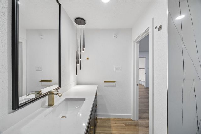 7350 Kirby Drive 21, Houston, TX 77030