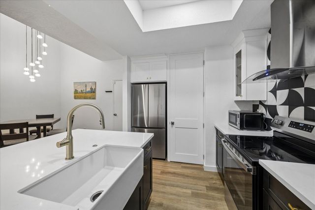 7350 Kirby Drive 21, Houston, TX 77030