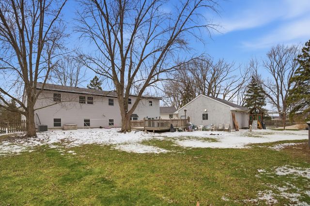 23203 N Prairie Lane, Lincolnshire, IL 60069