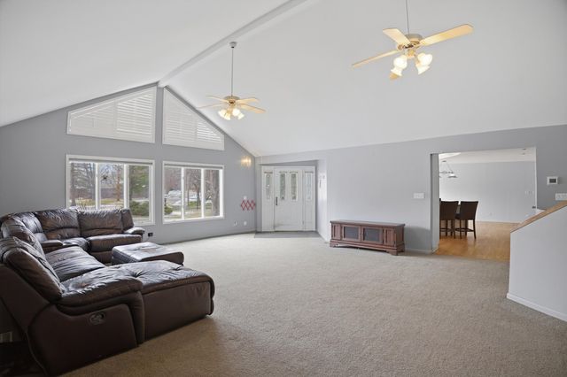 23203 N Prairie Lane, Lincolnshire, IL 60069