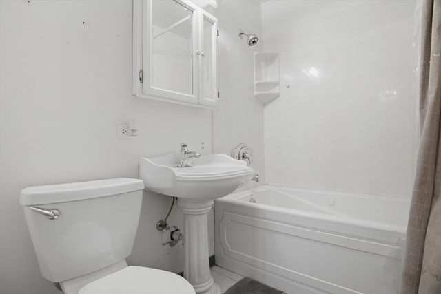 23203 N Prairie Lane, Lincolnshire, IL 60069