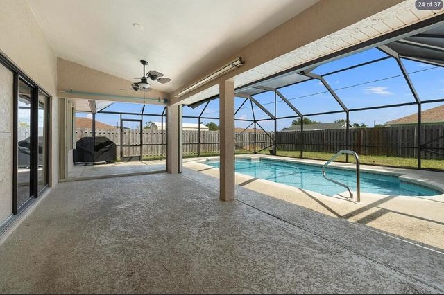 329 SE OAKRIDGE Drive, Port St. Lucie, FL 34984