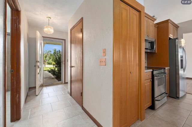 329 SE OAKRIDGE Drive, Port St. Lucie, FL 34984