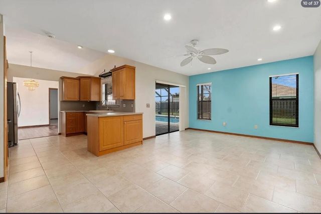 329 SE OAKRIDGE Drive, Port St. Lucie, FL 34984