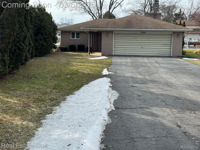 1848 Maddy Lane, Keego Harbor, MI 48320