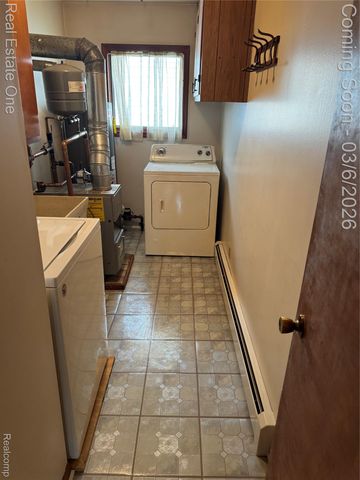 1848 Maddy Lane, Keego Harbor, MI 48320