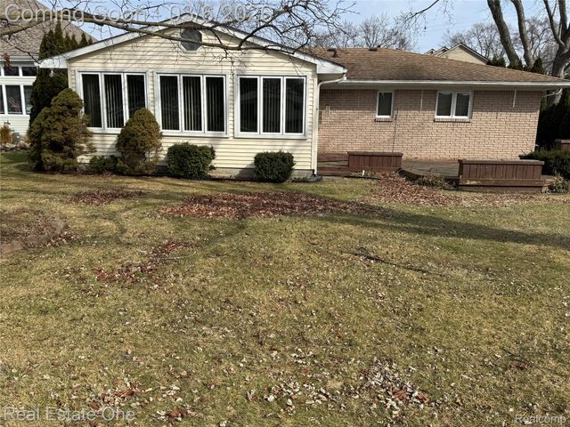 1848 Maddy Lane, Keego Harbor, MI 48320