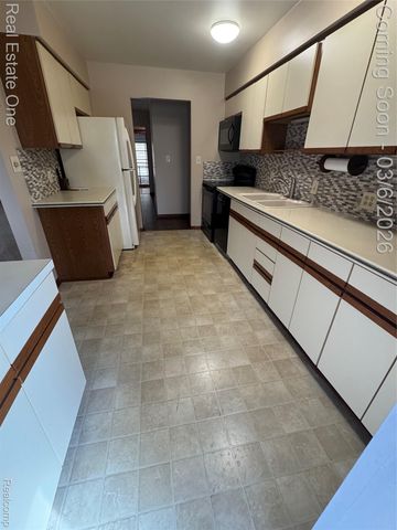 1848 Maddy Lane, Keego Harbor, MI 48320