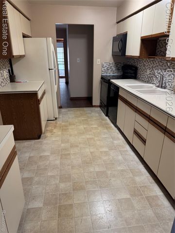 1848 Maddy Lane, Keego Harbor, MI 48320