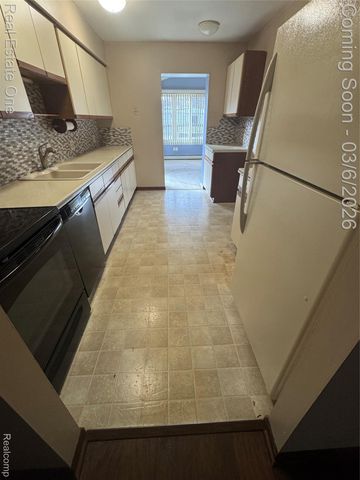 1848 Maddy Lane, Keego Harbor, MI 48320