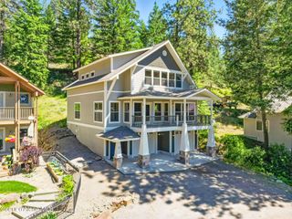 21 Midlake Dr, Sagle, ID 83860