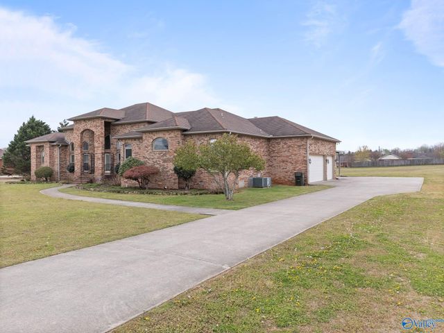 1230 Nick Davis Road, Harvest, AL 35749