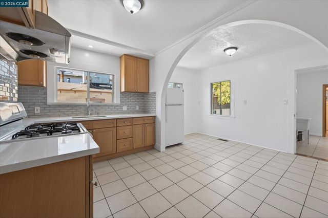 2837 Minna Ave, Oakland, CA 94619