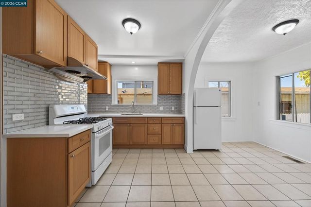 2837 Minna Ave, Oakland, CA 94619