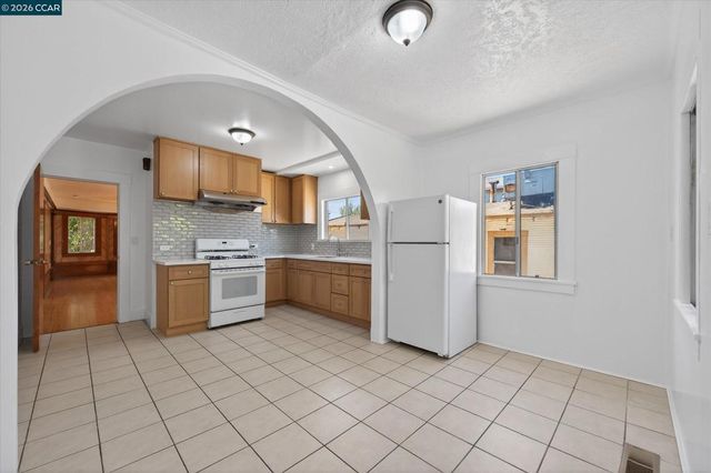 2837 Minna Ave, Oakland, CA 94619