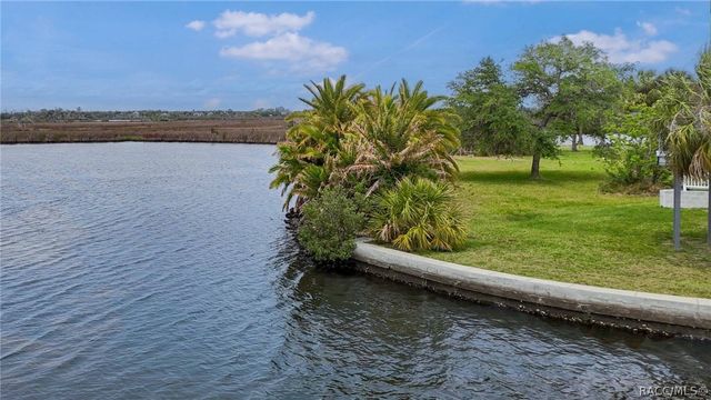 11889 W Coquina Court, Crystal River, FL 34429