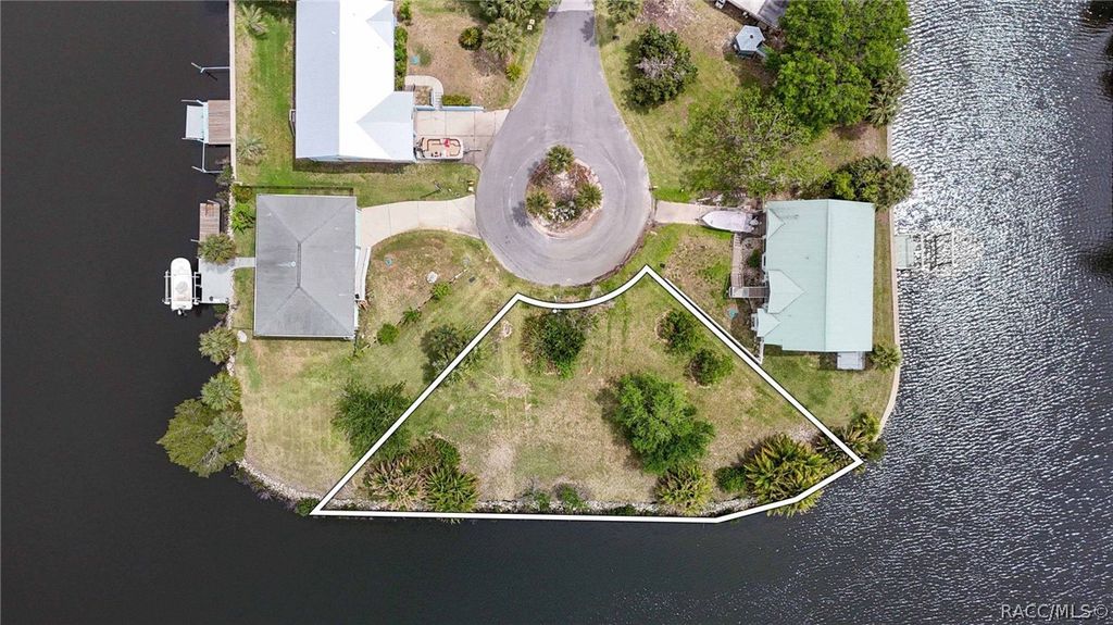 11889 W Coquina Court, Crystal River, FL 34429