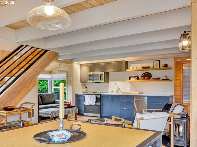 1631 S HEMLOCK St, Cannon Beach, OR 97110