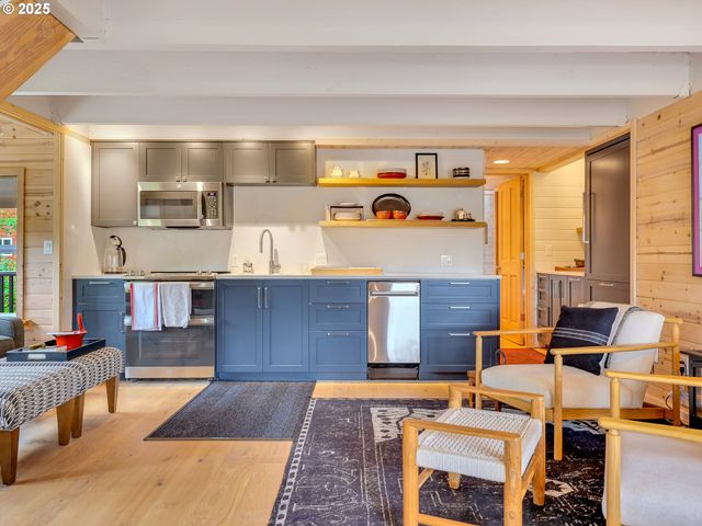 1631 S HEMLOCK St, Cannon Beach, OR 97110