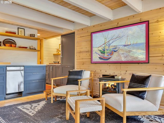 1631 S HEMLOCK St, Cannon Beach, OR 97110