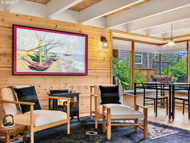 1631 S HEMLOCK St, Cannon Beach, OR 97110
