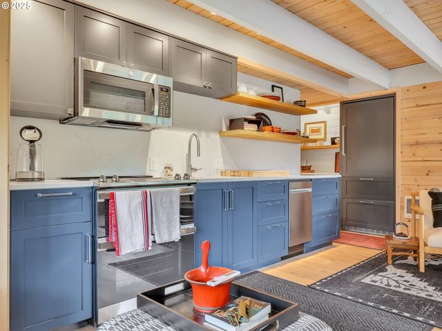 1631 S HEMLOCK St, Cannon Beach, OR 97110