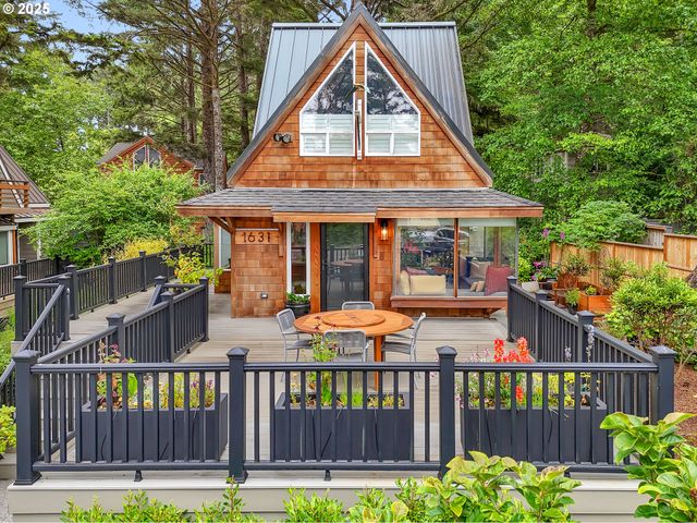 1631 S HEMLOCK St, Cannon Beach, OR 97110