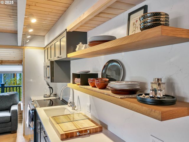 1631 S HEMLOCK St, Cannon Beach, OR 97110