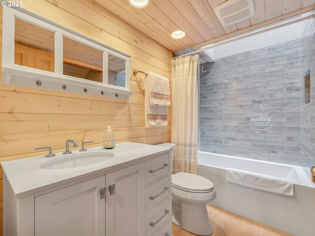 1631 S HEMLOCK St, Cannon Beach, OR 97110