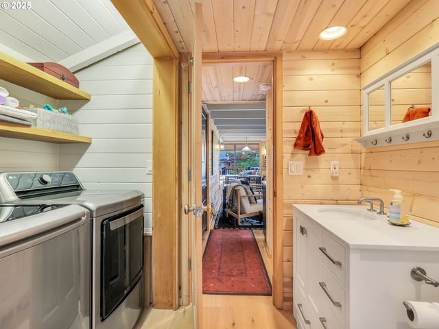 1631 S HEMLOCK St, Cannon Beach, OR 97110