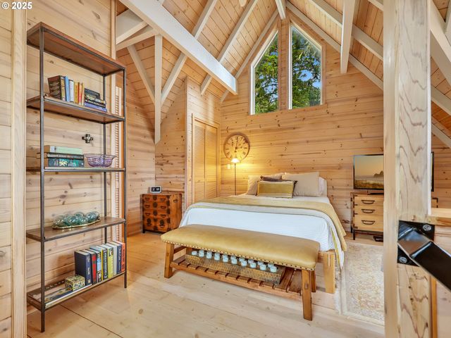 1631 S HEMLOCK St, Cannon Beach, OR 97110