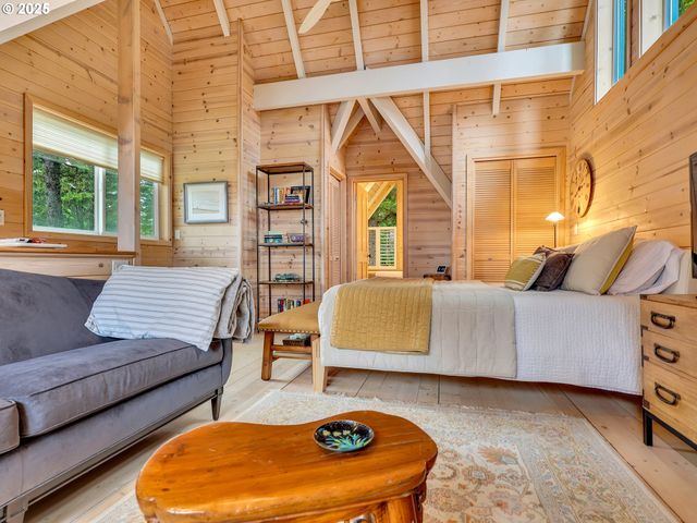 1631 S HEMLOCK St, Cannon Beach, OR 97110