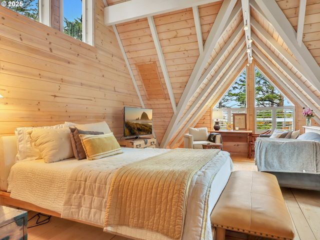 1631 S HEMLOCK St, Cannon Beach, OR 97110