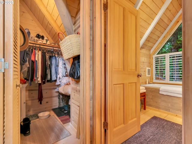 1631 S HEMLOCK St, Cannon Beach, OR 97110