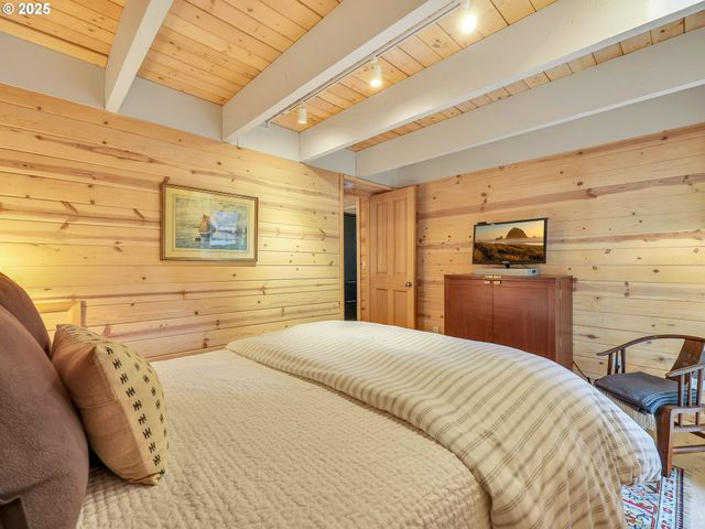 1631 S HEMLOCK St, Cannon Beach, OR 97110