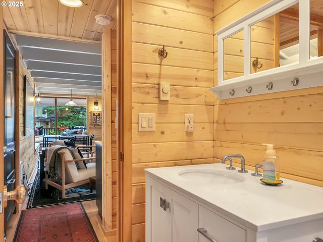 1631 S HEMLOCK St, Cannon Beach, OR 97110