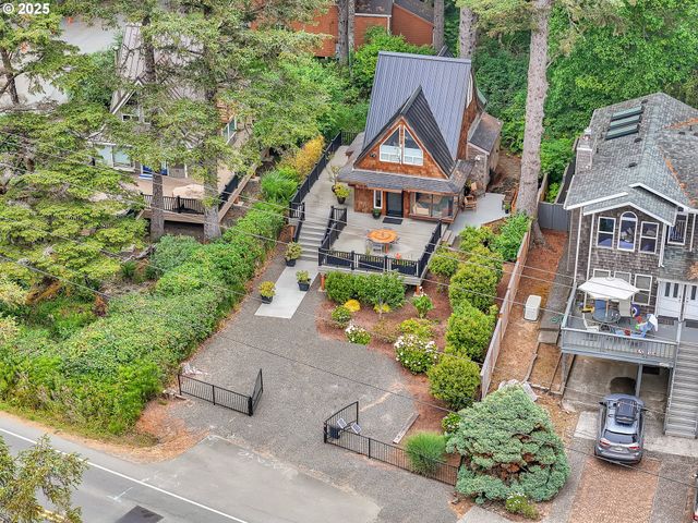 1631 S HEMLOCK St, Cannon Beach, OR 97110
