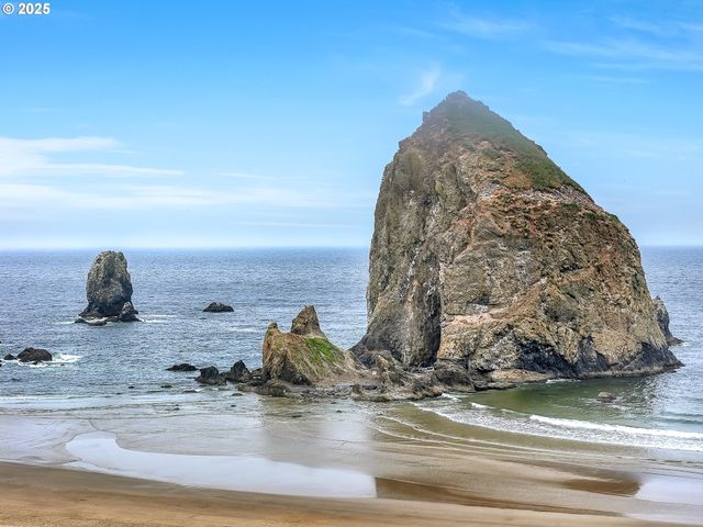 1631 S HEMLOCK St, Cannon Beach, OR 97110