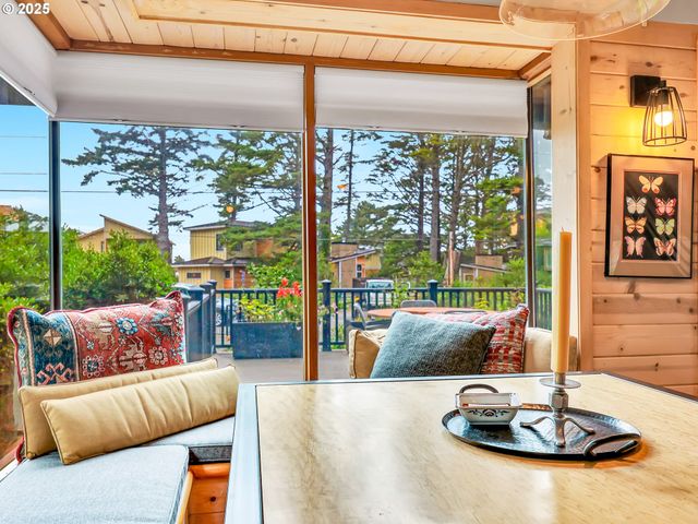 1631 S HEMLOCK St, Cannon Beach, OR 97110