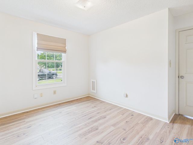 200 Silverwood Lane NE, Hazel Green, AL 35750