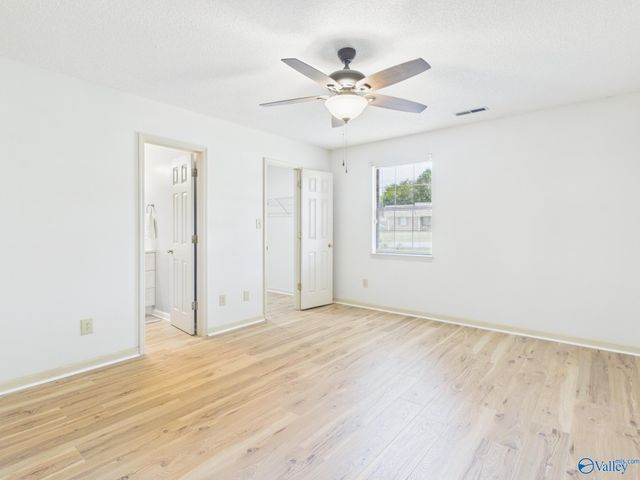 200 Silverwood Lane NE, Hazel Green, AL 35750