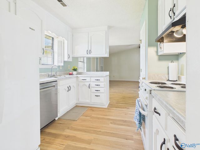 200 Silverwood Lane NE, Hazel Green, AL 35750