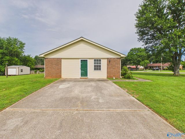 200 Silverwood Lane NE, Hazel Green, AL 35750