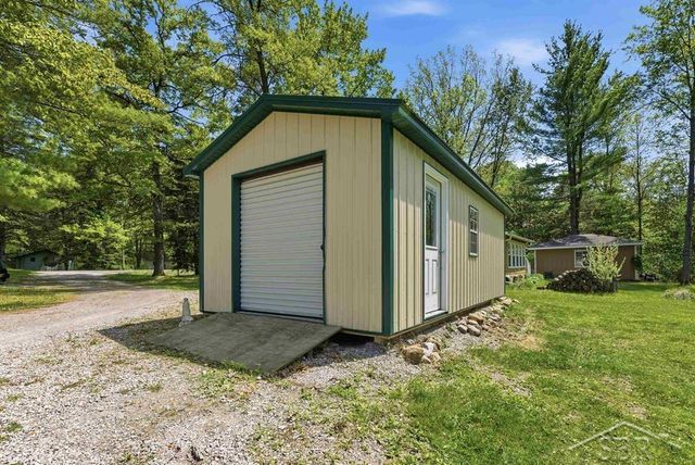 2710 S Whitney Beach Road, Billings Twp, MI 48612