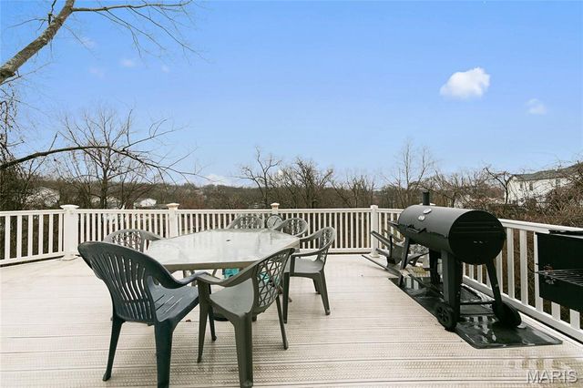 671 Walnut Ridge, Fenton, MO 63026