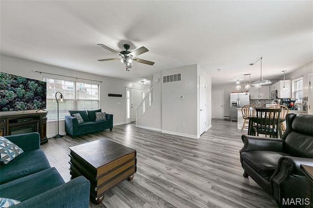 671 Walnut Ridge, Fenton, MO 63026